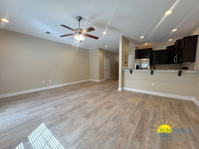 Building Photo - Spacious 3-Bedroom in Navarre with a Community Pool!