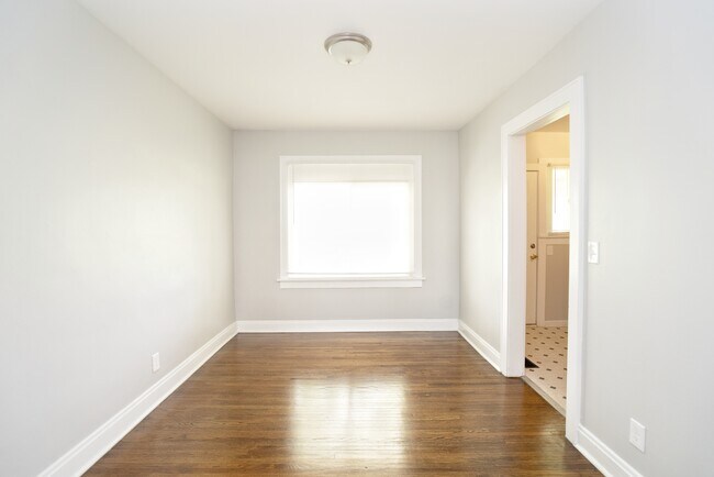 Building Photo - 438 Columbian Ave