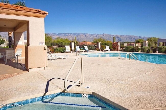 Building Photo - $500.00 OFF MOVE-IN – Sabino Canyon Area | Foothills Living | 3BR Home