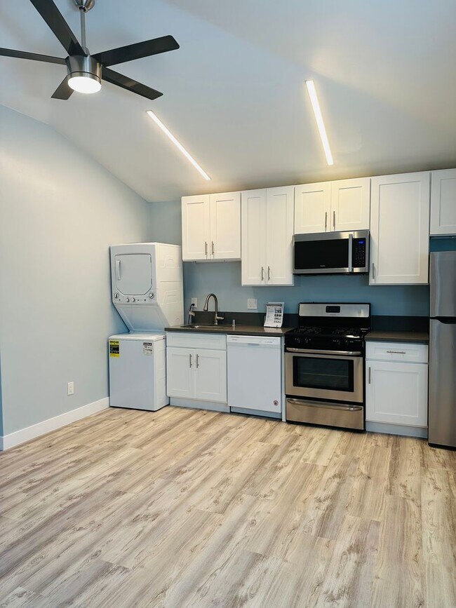 Foto del edificio - !!!!!Beautiful, Cozy Renovate Studio Apartment!!!!!