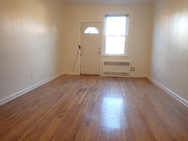Building Photo - 386 E 54th St