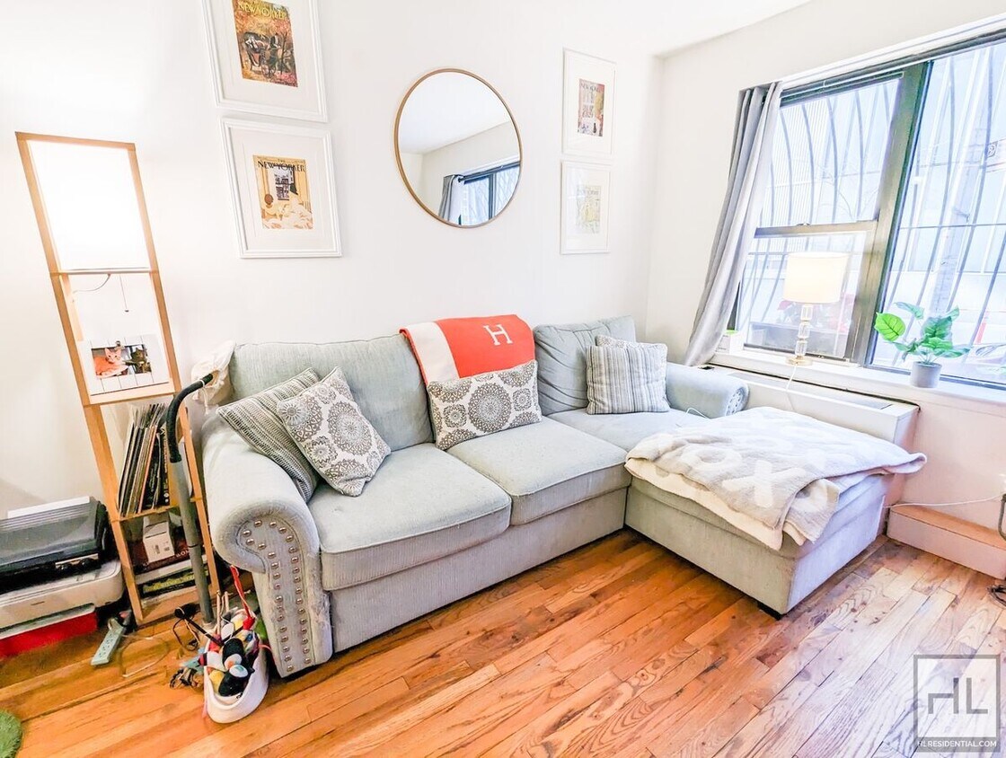 Primary Photo - EAST 90 STREET