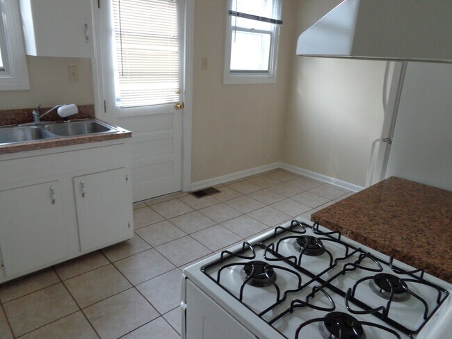 Foto del edificio - 1612 Ellwood Ave
