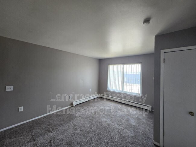 Foto del edificio - 15811 Harper Ave