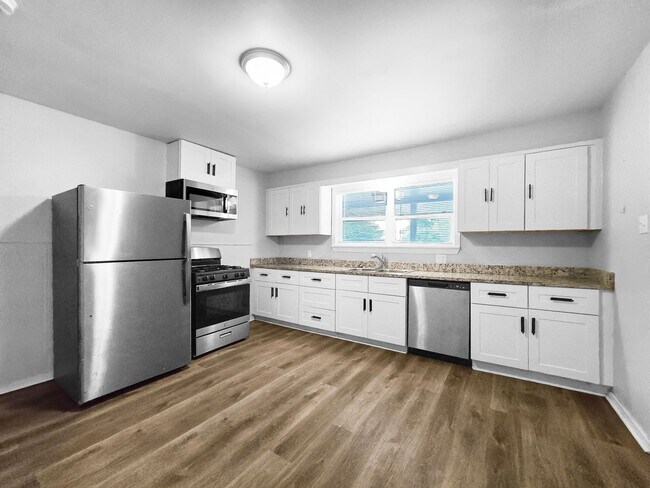 Foto del edificio - Coming Soon! 3 BR/1.5BA | Newly Renovated Single Family Home | 1-Car Covered Parking | Gated back...