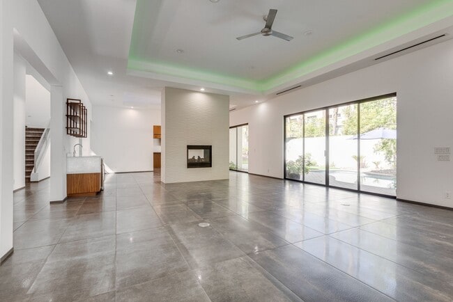 Building Photo - Luxury Summerlin Living in Gated Canyon Cr...