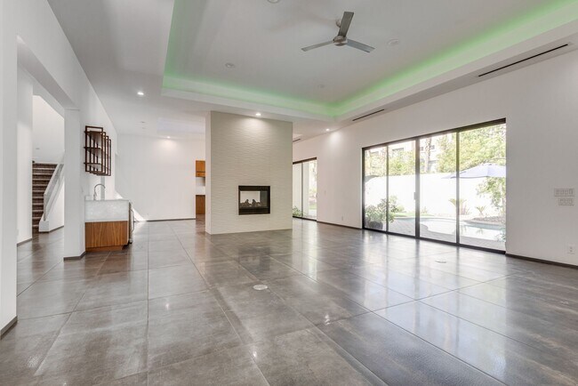 Foto del edificio - Luxury Summerlin Living in Gated Canyon Cr...
