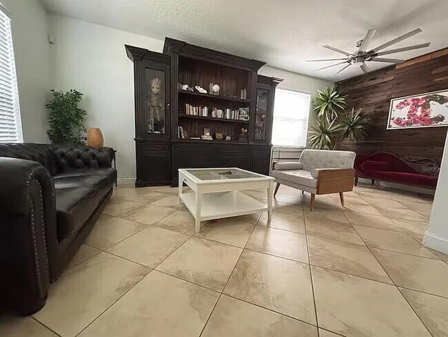 Foto del edificio - 5198 Adair Oak Dr