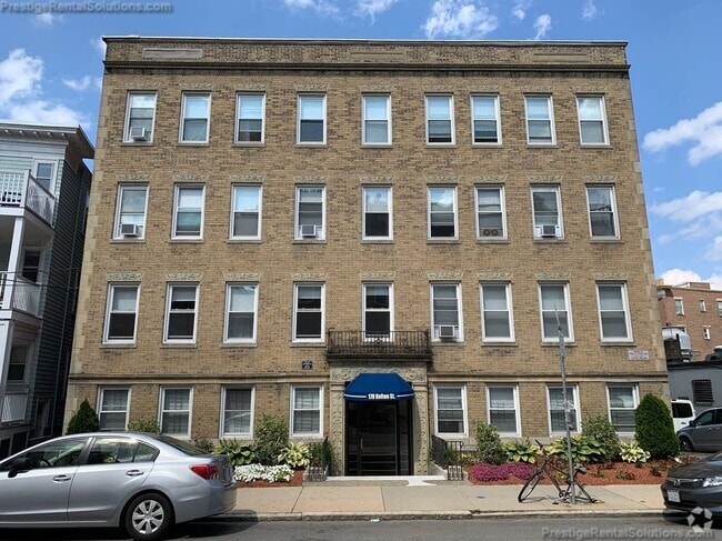 Building Photo - 170 Kelton St