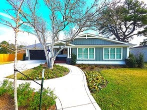 Building Photo - 3018 Santa Elena Dr