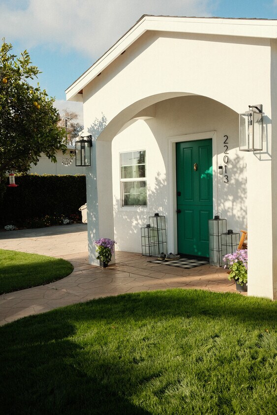 Foto principal - 22013 Elaine Ave