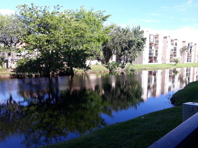 Foto del edificio - 8895 Fontainebleau Blvd