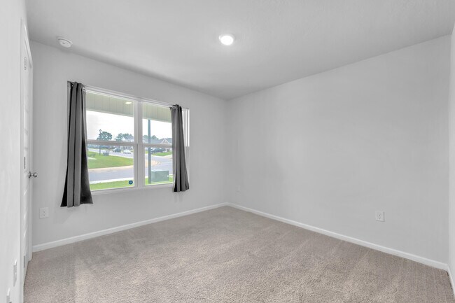 Foto del edificio - 5631 Guinevere Ln