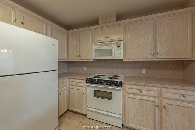 Building Photo - 1004 Crepe Myrtle Ct