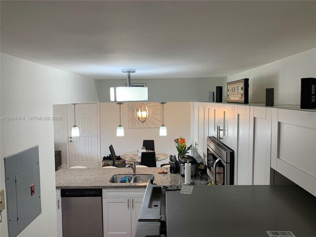 Foto del edificio - 8660 SW 212th St