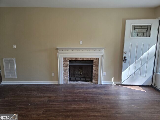 Foto del edificio - 312 W 5th St