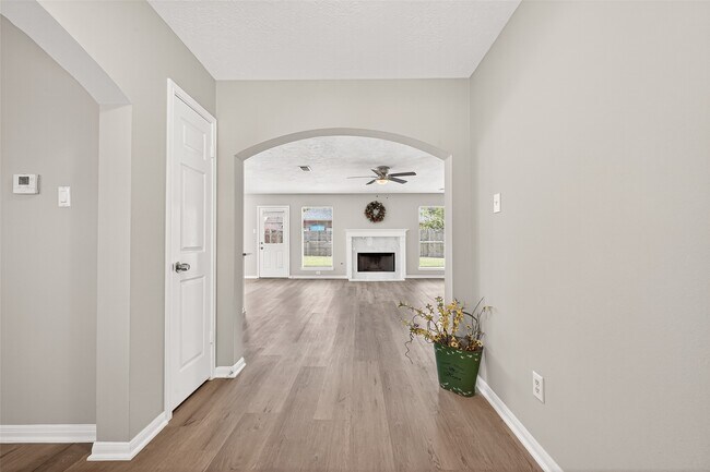 Building Photo - 17819 Inland Oaks Dr