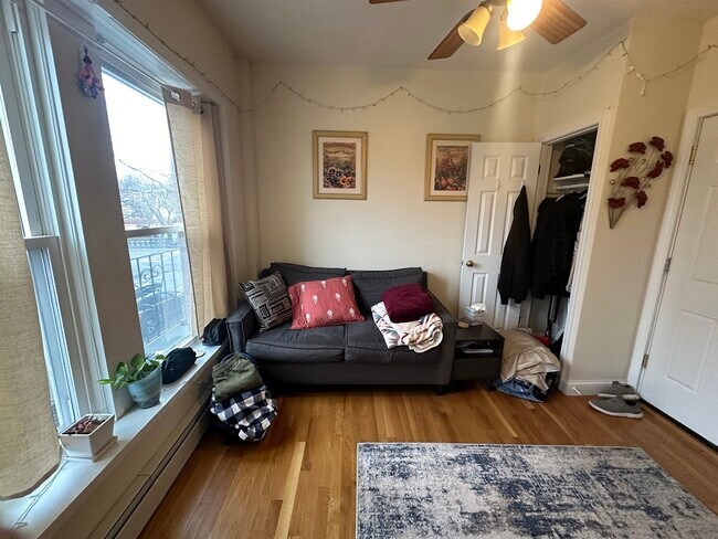 Foto del edificio - 1056 Cambridge St