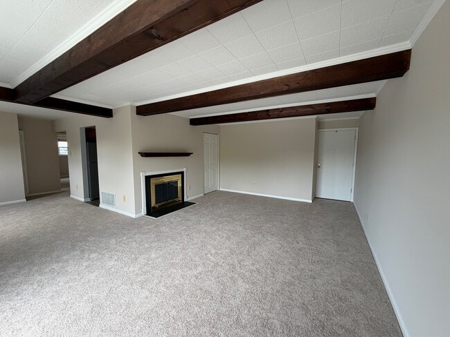 Building Photo - 17 Warren Lodge Ct