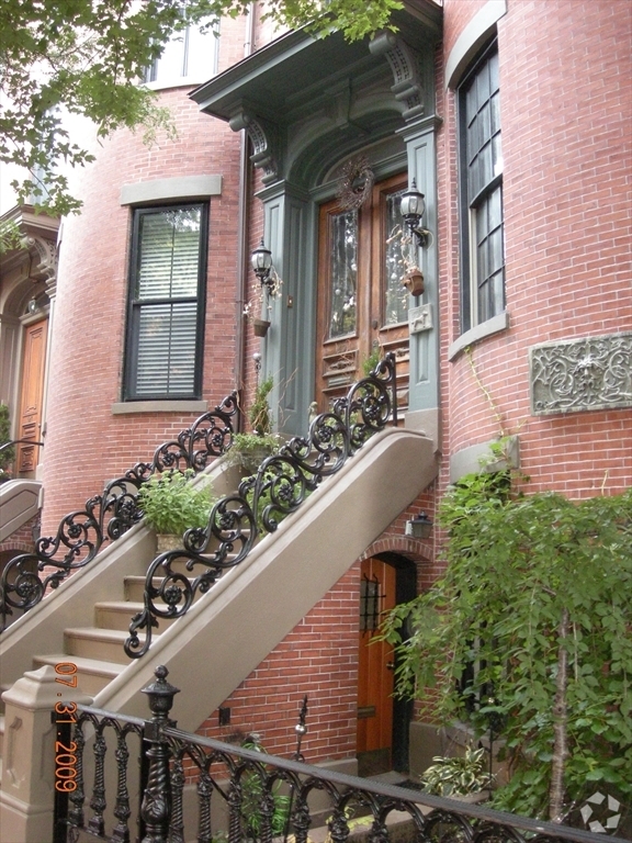 Building Photo - 125 Pembroke St