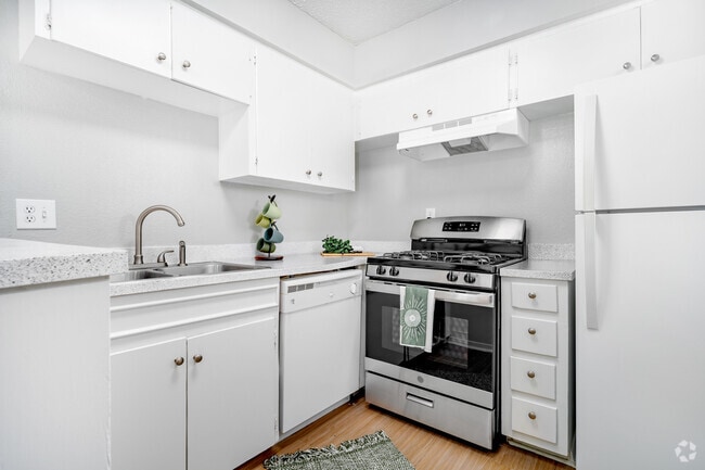 1 habitación, 1 baño - 700 pies cuadrados - Cocina - Greenbrier Apartments