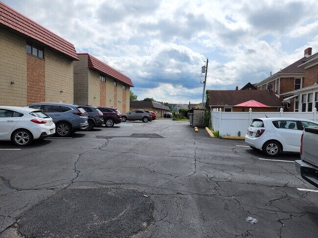 Foto del edificio - 301 E 1st Ave