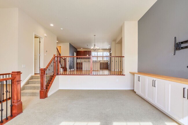Foto del edificio - Immaculate 2 BED 3 BATH Steel Ranch Townhome with Open Floor Plan