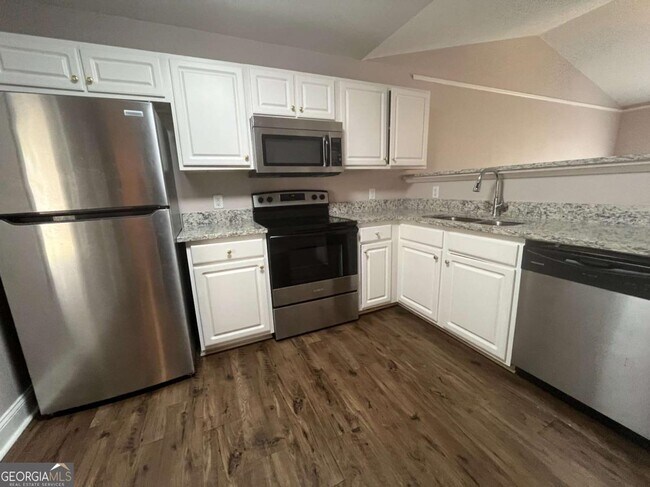 Foto del edificio - 545 Rustwood Dr