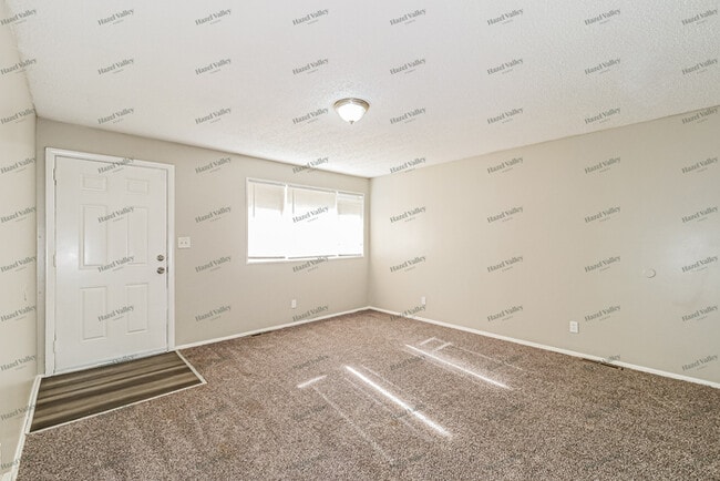 Building Photo - 8506 Crystal Ave