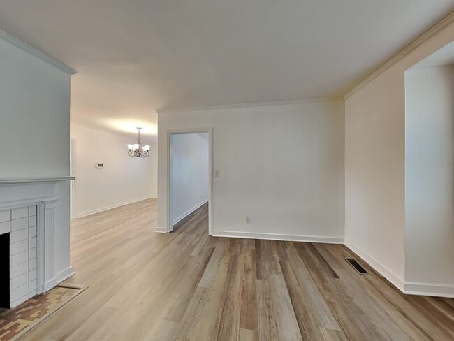Foto del edificio - 340 Woodward Rd