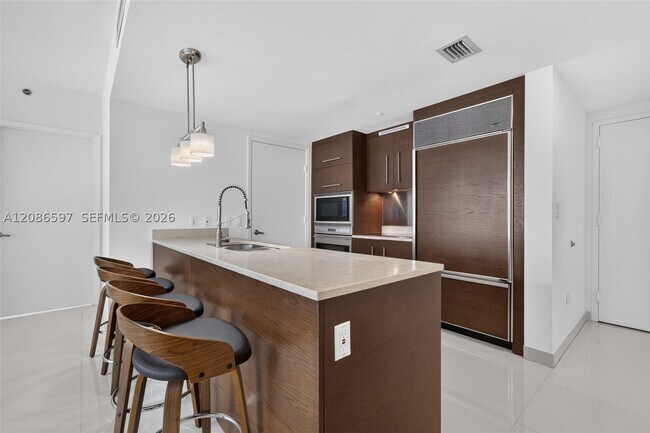 Building Photo - 475 Brickell Ave