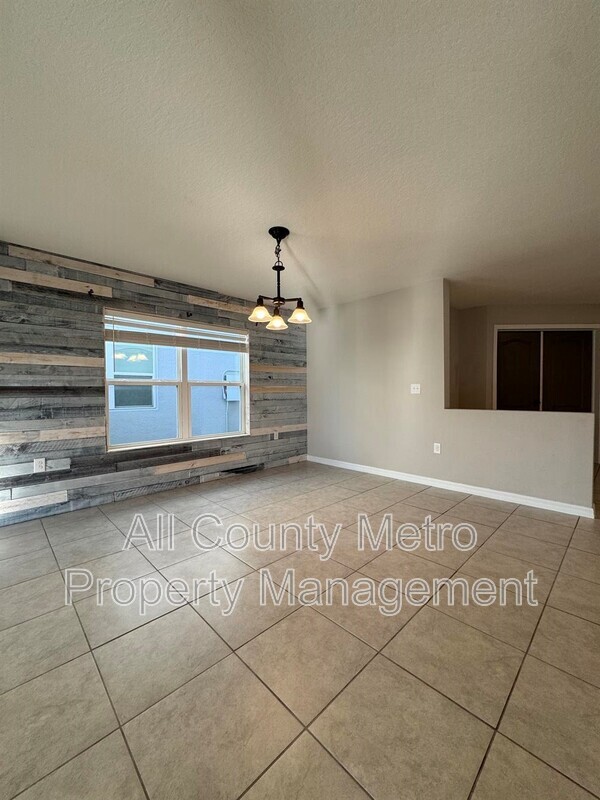 Building Photo - 288 Lake Lucerne Way