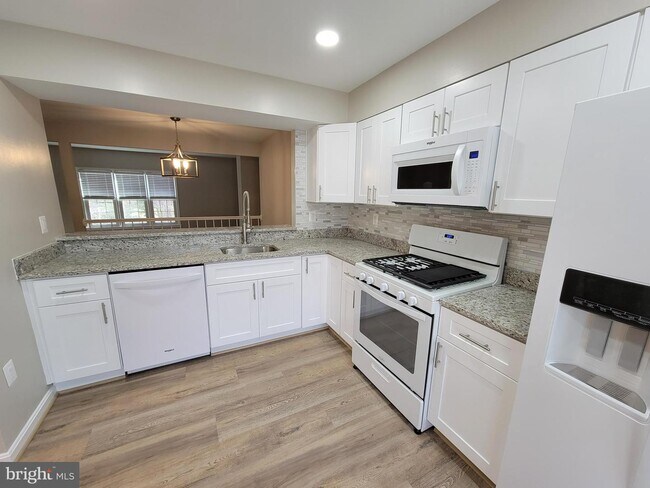 Building Photo - 4733 Gainsborough Dr