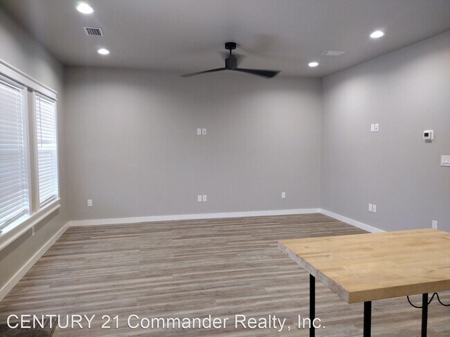 Foto del edificio - 3 br, 2 bath House - 2704 E 1st Ct