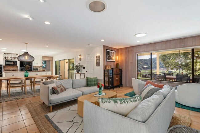 Foto del edificio - Refined Solvang Home with Stunning Valley Views and Private Outdoor Retreat
