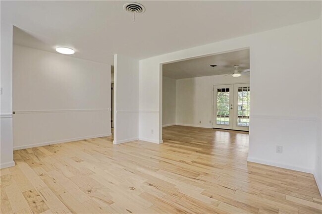 Building Photo - 8110 Briarwood Ln