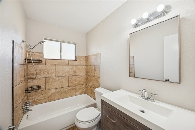 Building Photo - 1808 Wren Dr