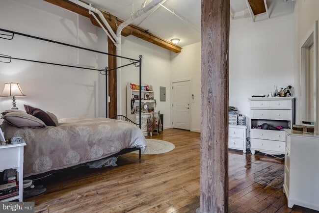 Building Photo - 4 Leverington Ave