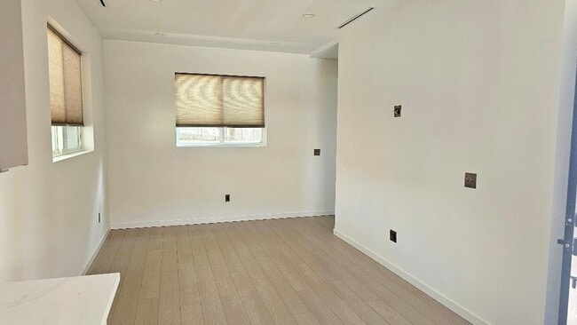 Building Photo - 11334 Oxnard St