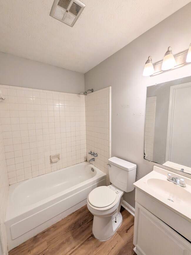 Foto del edificio - 4379 Springwood Terrace