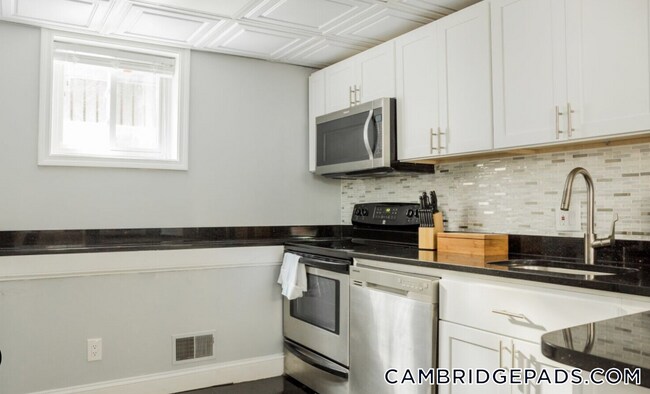 Building Photo - 7 Story St