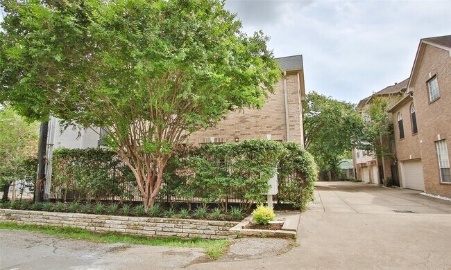 Foto del edificio - 5207 Blossom St
