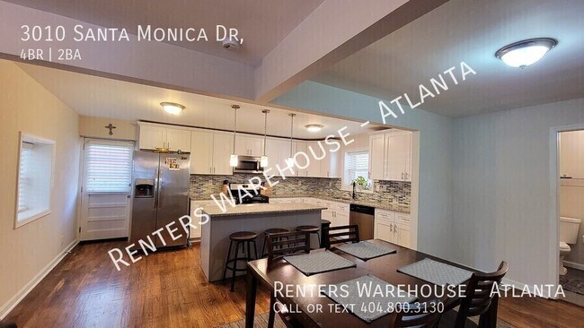 Building Photo - 3010 Santa Monica Dr
