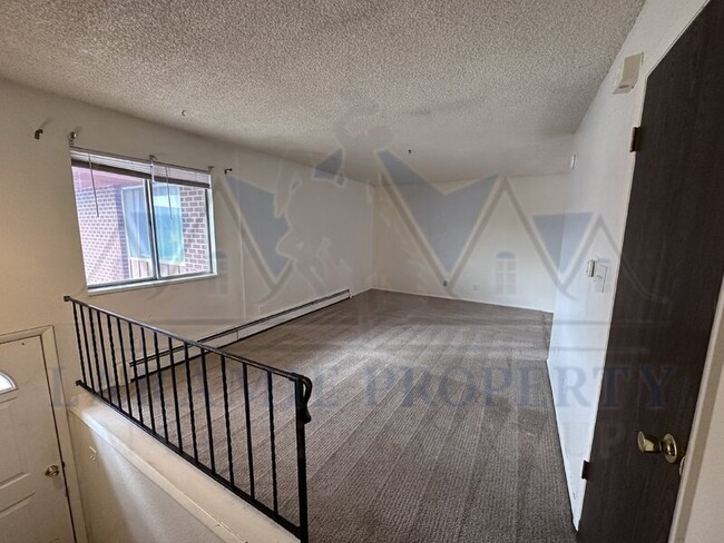 Building Photo - 708 Downey St