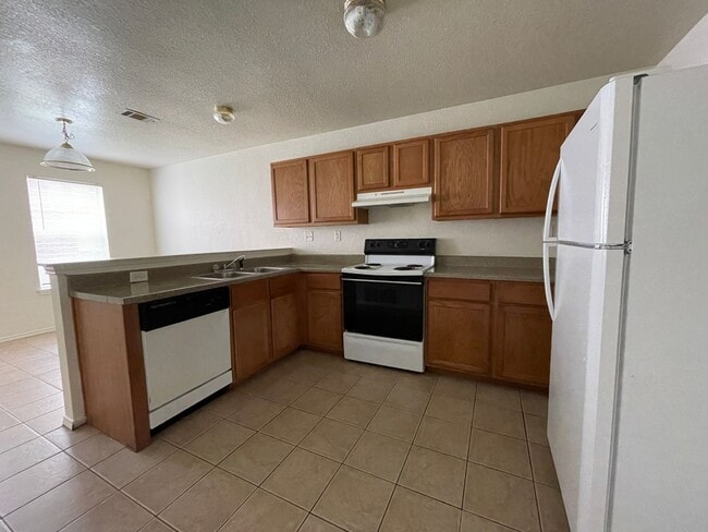 Foto del edificio - 2808 Cantabrian Dr