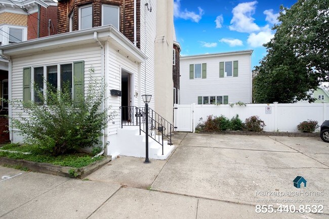 Foto del edificio - 532 Emmett Ave