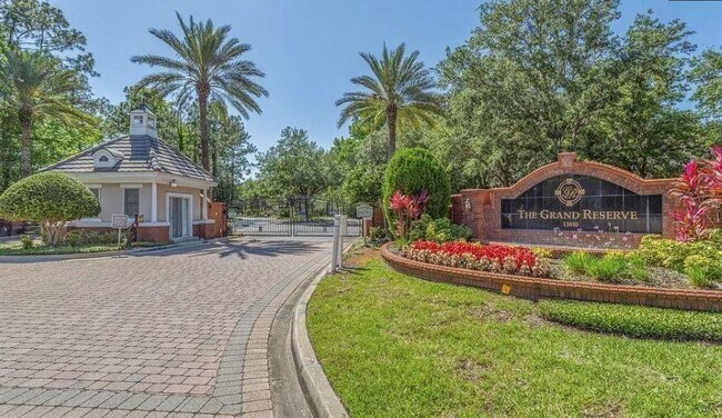 Foto del edificio - 13810 Sutton Park Dr N