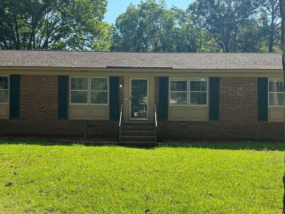 Foto principal - Freshly Painted 3 Bedroom Ranch