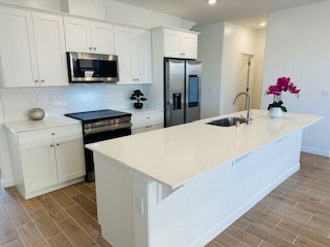 Building Photo - $2,995 Clovis & Shepherd 4 Bedroom Home, Solar Panels, New Construction - Plum Tree Ave.