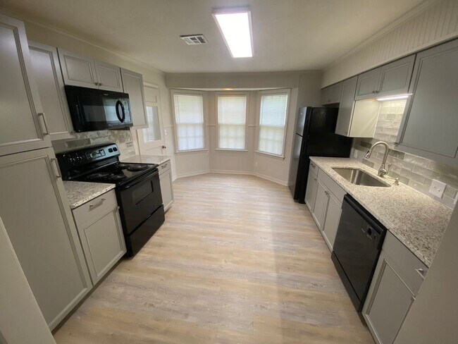 Building Photo - 1709 NW Eulcid Ave